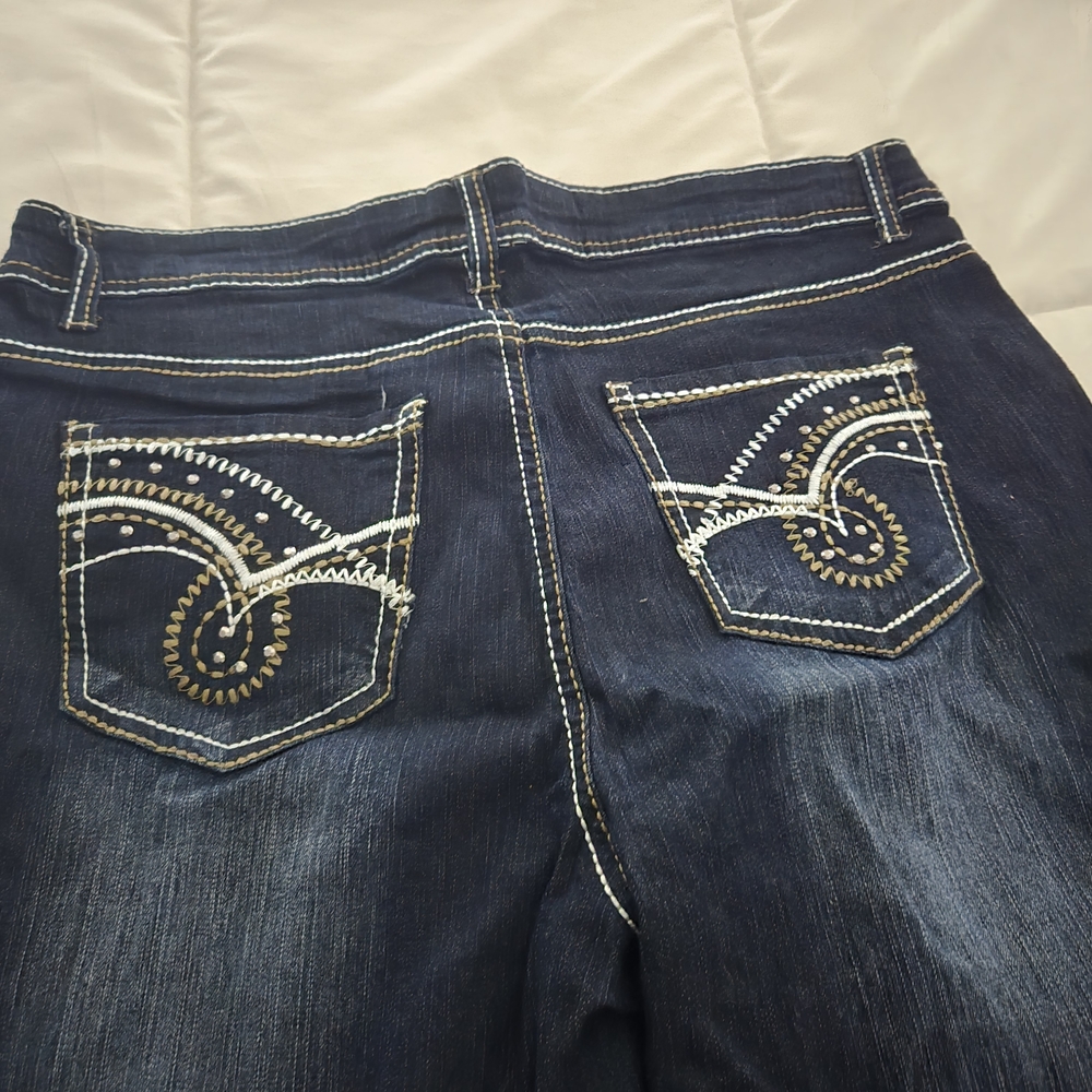 NWT Women's Faded Glory Dark Blue Slim Boot Cut Denim Jeans With Subtle Fading - Picture 5 of 8